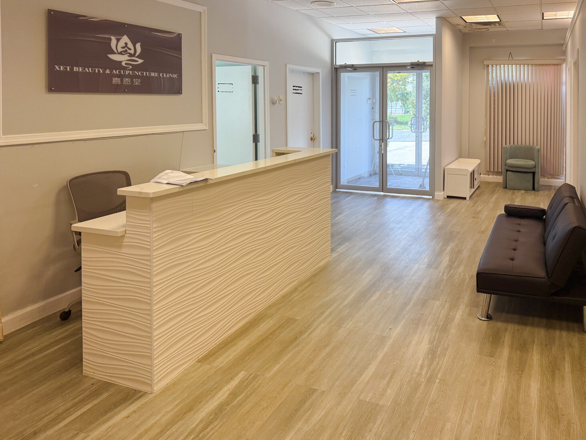 18 Genevieve Pl, Great Neck, NY for lease Interior Photo- Image 1 of 10