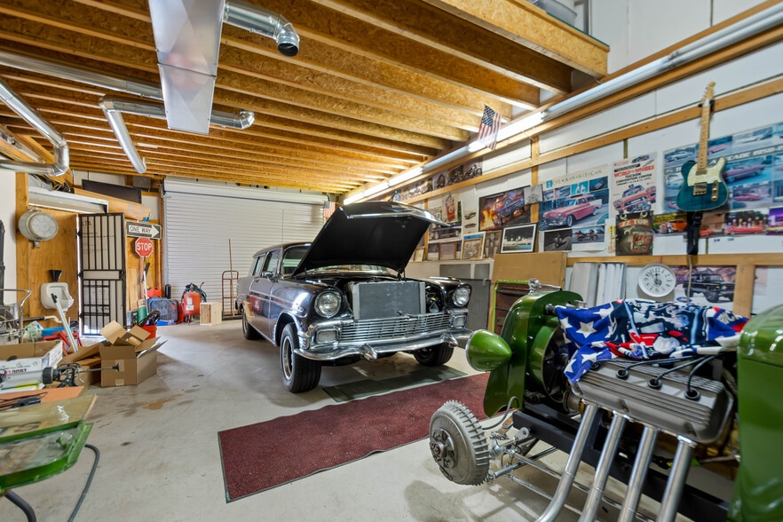 1516 Pine Way, Coraopolis, PA for sale - Building Photo - Image 3 of 8