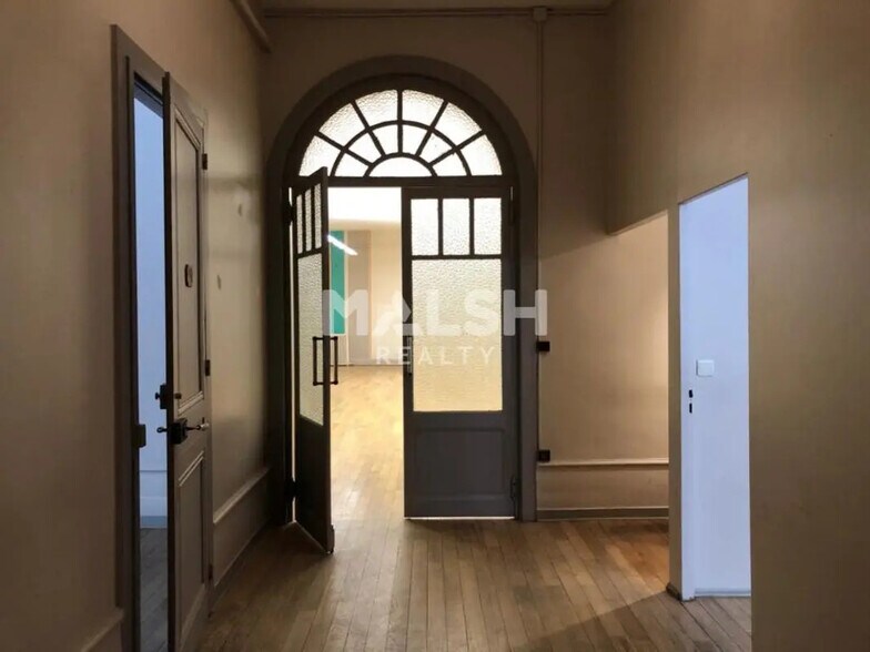 Retail in Lyon for lease - Interior Photo - Image 2 of 5