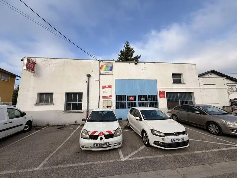 Flex in Dagneux for sale - Building Photo - Image 1 of 7