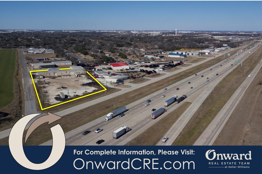 1037 Industrial Blvd, Hewitt, TX for lease - Building Photo - Image 1 of 40