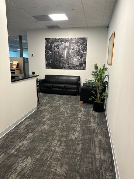 12425 Race Track Rd, Tampa, FL for lease - Interior Photo - Image 2 of 15