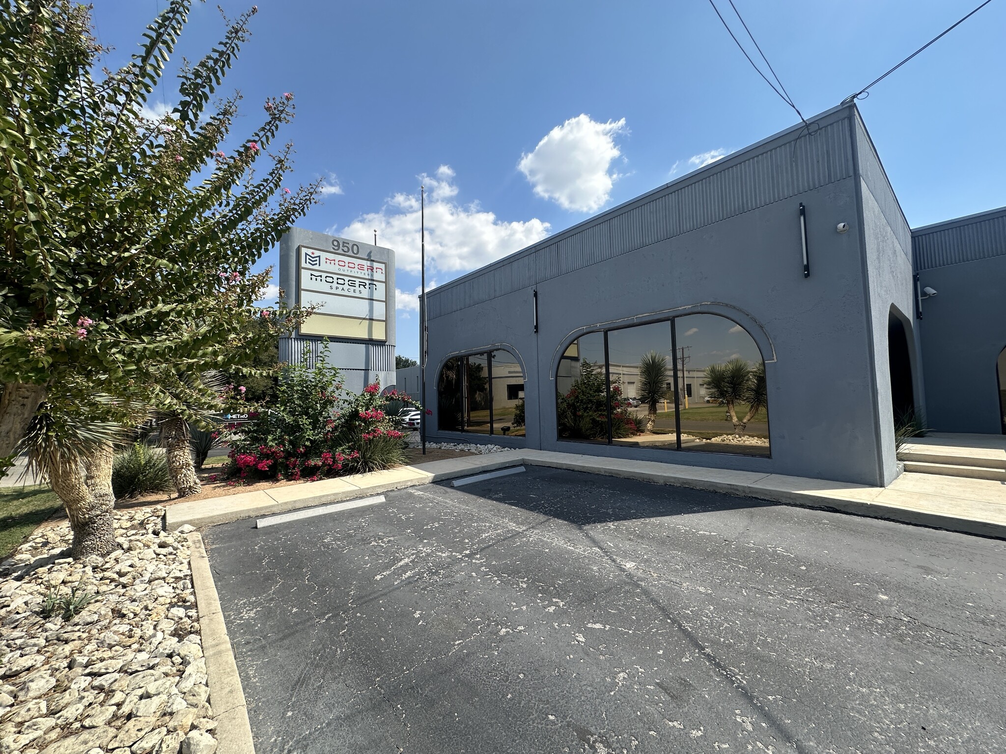 950 Isom Rd, San Antonio, TX for lease Building Photo- Image 1 of 3