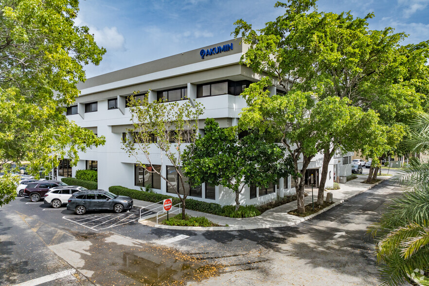 2925 Aventura Blvd, Aventura, FL for lease - Building Photo - Image 1 of 9