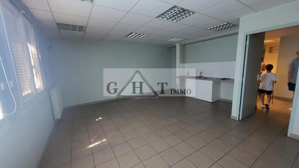 Industrial in Marcoussis for sale - Interior Photo - Image 2 of 13