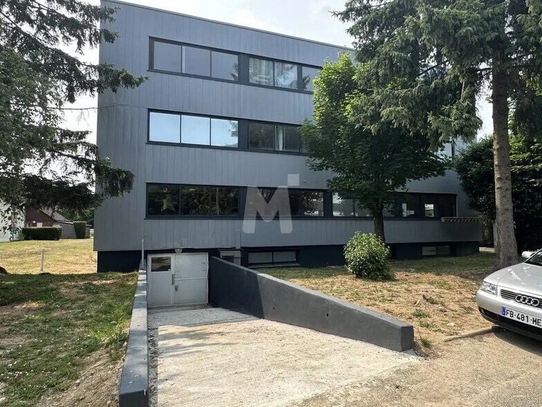 Flex in Les Ulis for lease - Building Photo - Image 1 of 6