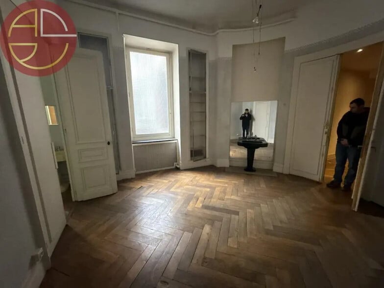 Office in Toulouse for lease - Interior Photo - Image 1 of 6