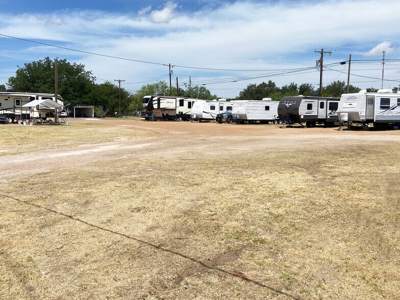 1114 N 1st St, Haskell, TX 79521