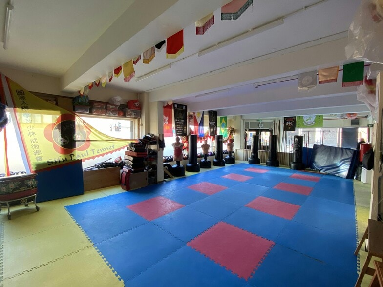 892-898 Shields Rd, Newcastle Upon Tyne for lease - Building Photo - Image 2 of 5