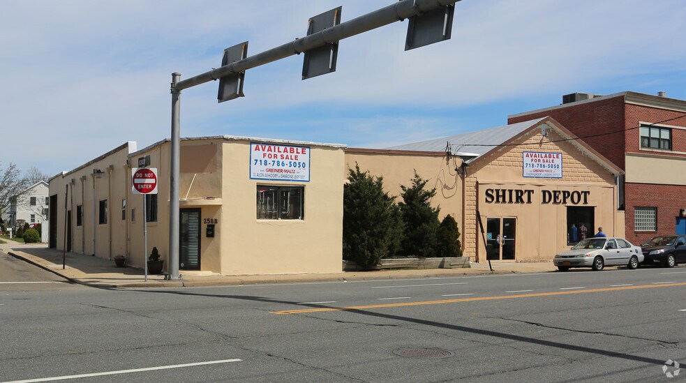 258 Herricks Rd, Mineola, NY for sale - Primary Photo - Image 1 of 1