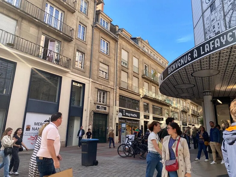 Retail in Nantes for lease - Building Photo - Image 3 of 6