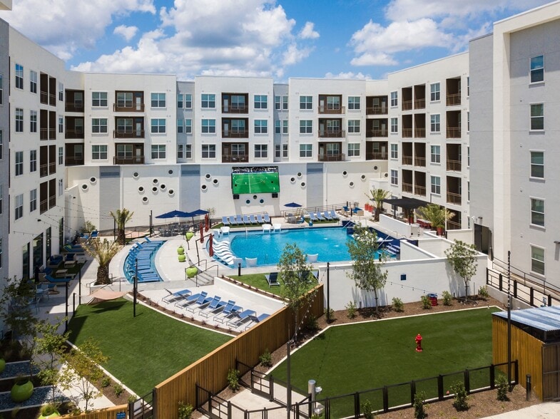 200 Springtown Way, San Marcos, TX for lease - Building Photo - Image 2 of 22