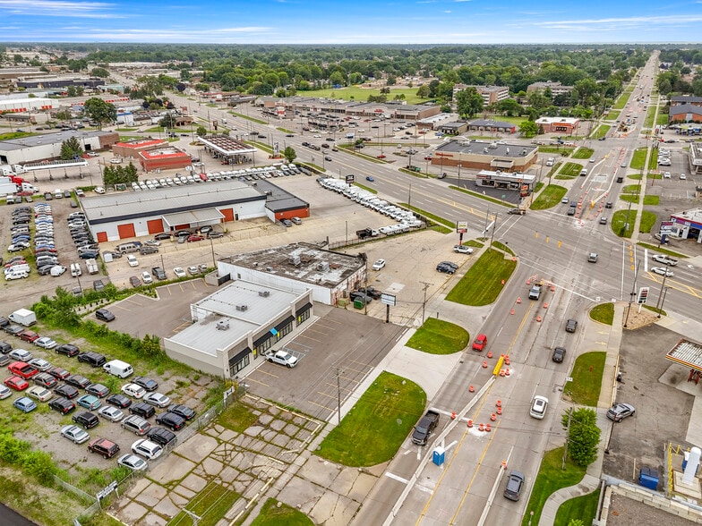 16775-16777 E 13 Mile Rd, Fraser, MI for lease - Building Photo - Image 2 of 28
