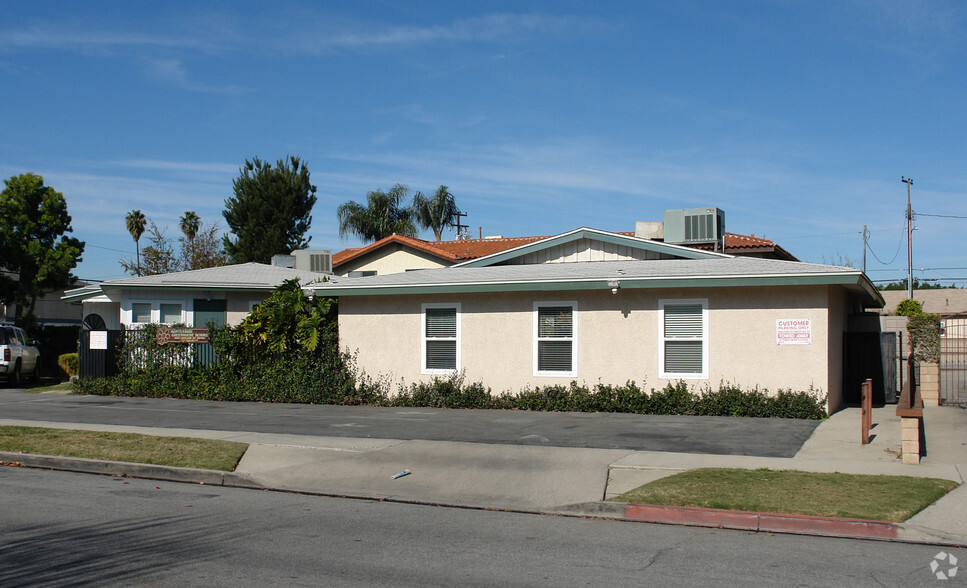 4001 Howard Ave, Los Alamitos, CA for lease - Primary Photo - Image 1 of 3