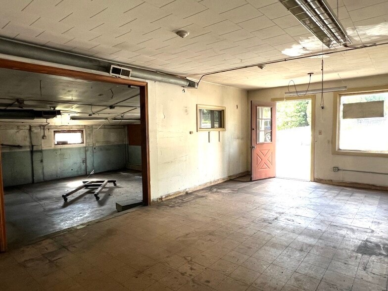 351 N Elm St, Westfield, MA for sale - Building Photo - Image 2 of 11