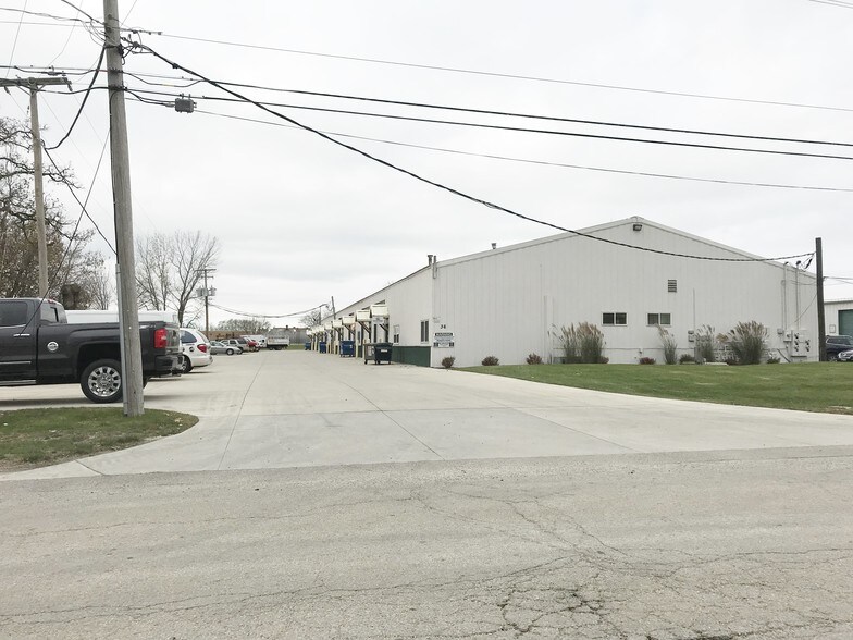 36 Center Dr, Gilberts, IL for sale - Other - Image 1 of 1