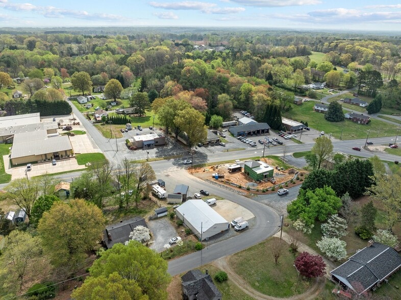 302 S Main St, King, NC for sale - Building Photo - Image 2 of 19