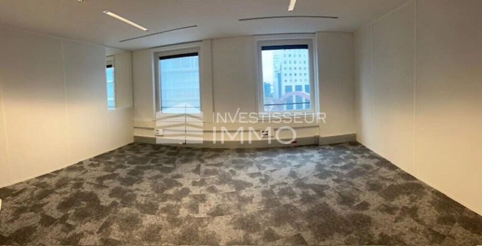 Office in Puteaux for lease - Building Photo - Image 2 of 2