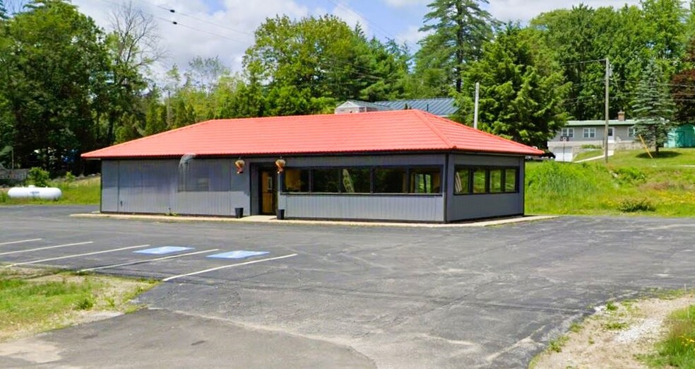 335 W Main St, Hillsborough, NH for lease - Building Photo - Image 1 of 2