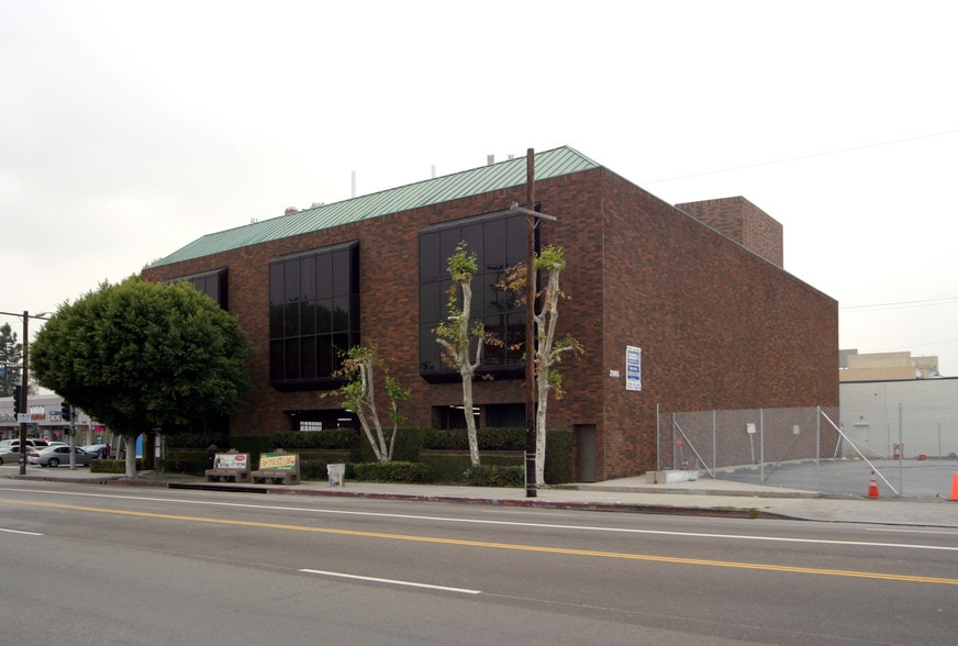 2990 S Sepulveda Blvd, Los Angeles, CA for lease - Building Photo - Image 2 of 5