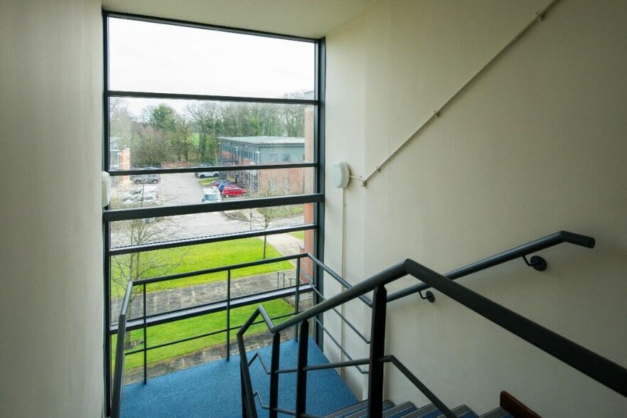 Hooton Rd, Ellesmere Port for lease - Interior Photo - Image 3 of 57