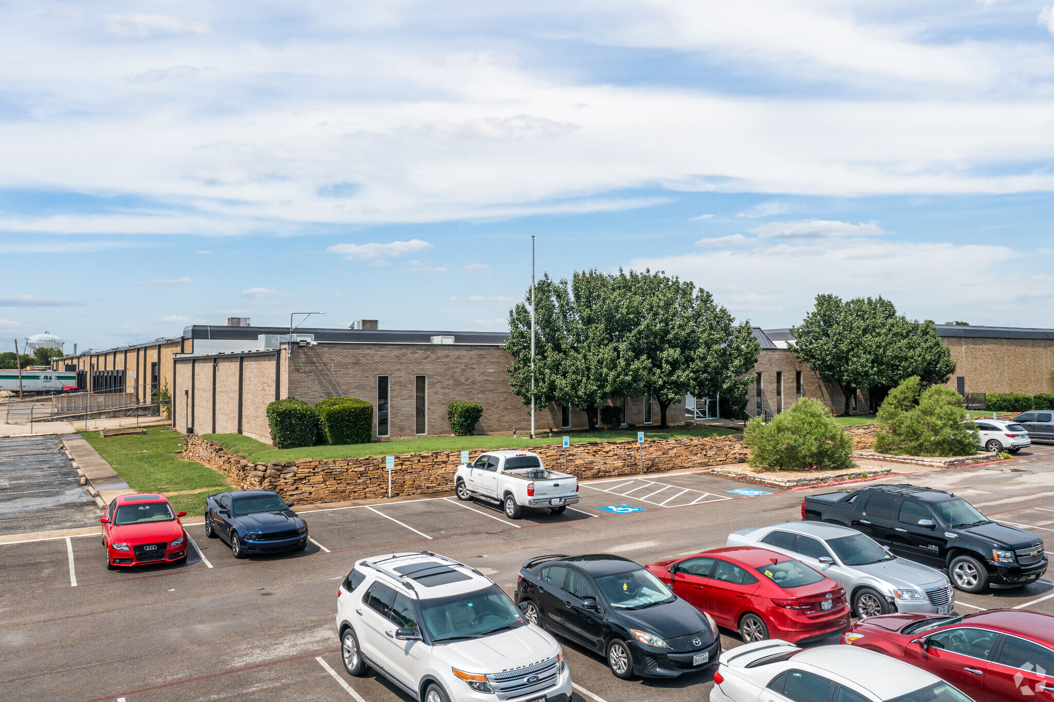 602 Fountain Pky, Grand Prairie, TX for lease Building Photo- Image 1 of 18