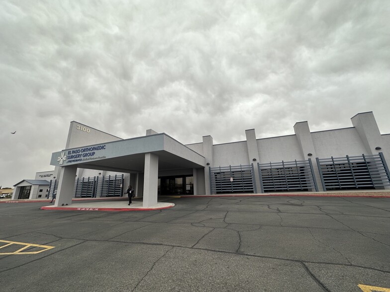 3100 Lee Trevino Dr, El Paso, TX for lease - Building Photo - Image 1 of 19