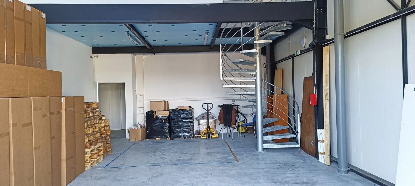 Flex in Séné for lease Interior Photo- Image 1 of 4