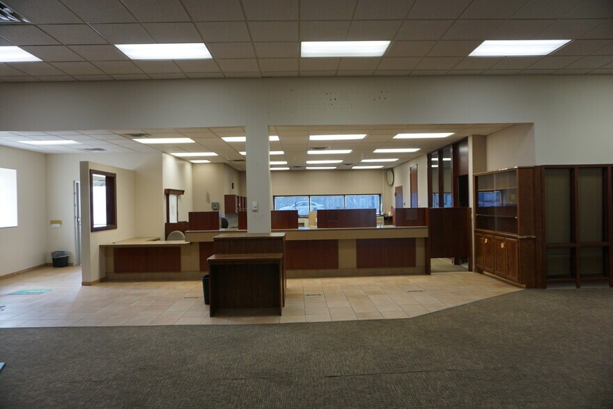 501 Dakota Ave, Wahpeton, ND 58075 Bank of the West