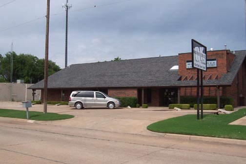 2613 N Van Buren St, Enid, OK for lease - Primary Photo - Image 2 of 3