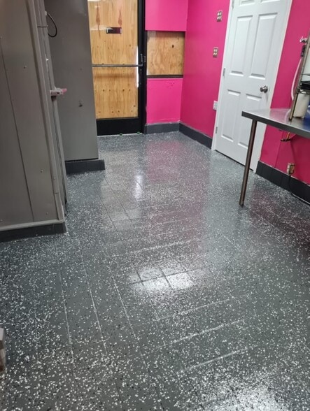 2423 Commercial Ave, San Antonio, TX for lease - Interior Photo - Image 3 of 13