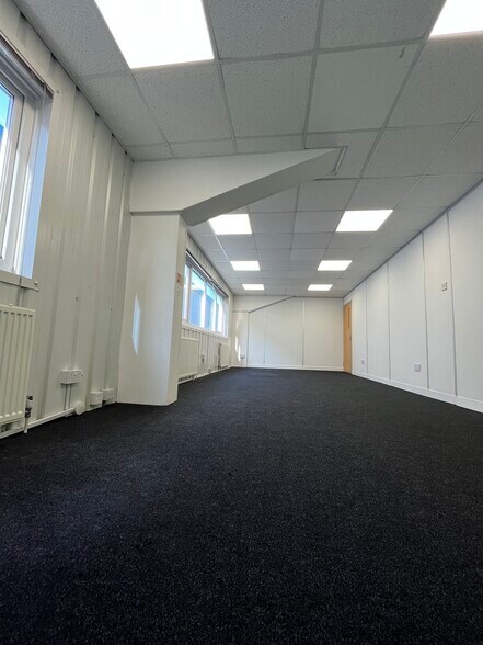Office in Hangar 4, Cecil Pashley Way, Shoreham Airport, Shoreham by Sea for lease - Interior Photo - Image 3 of 8