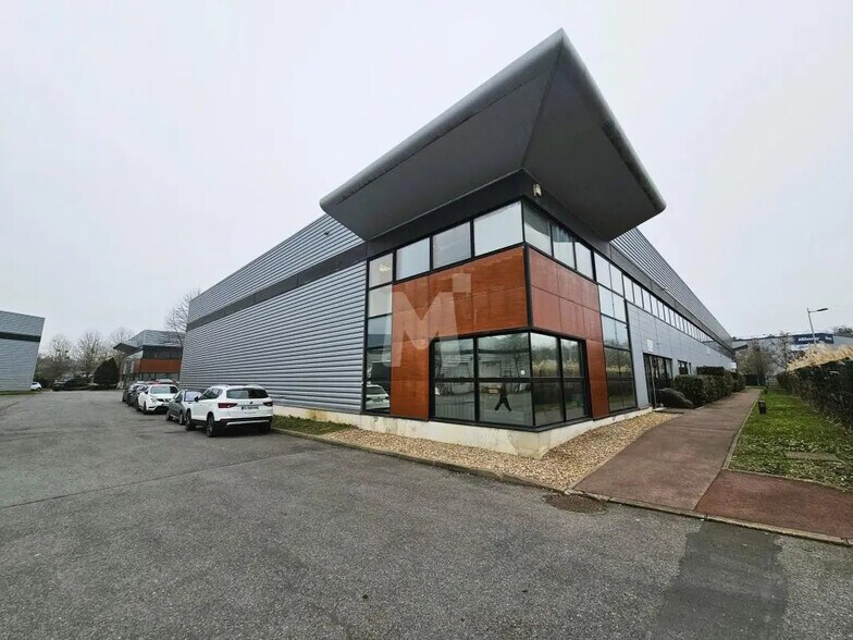 Office in Lisses for lease - Building Photo - Image 1 of 11