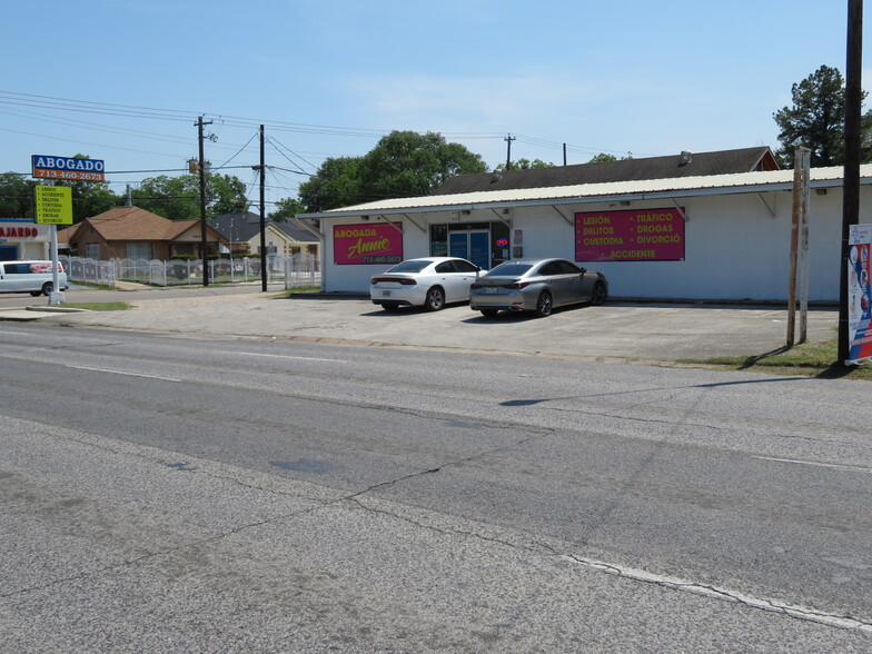 602 Ssgt Macario Garcia Dr, Houston, TX for lease - Building Photo - Image 1 of 9