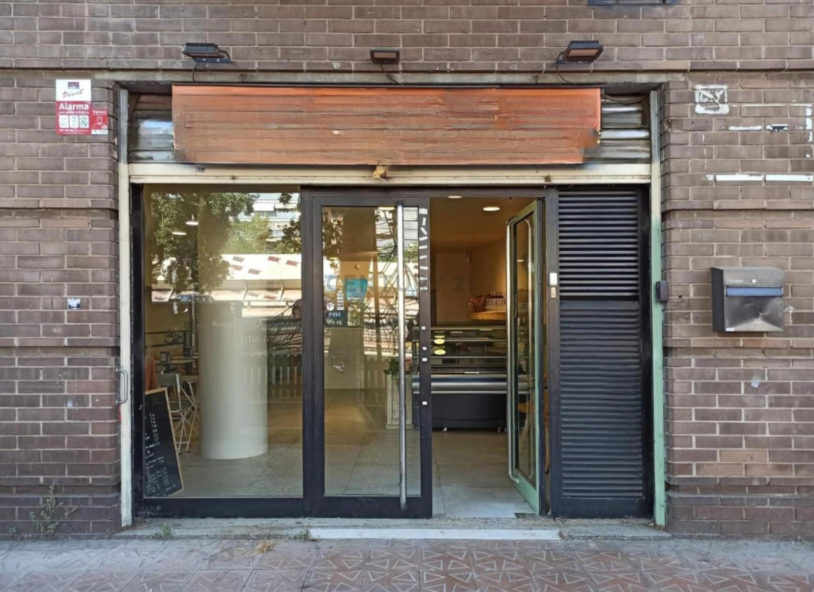 Retail in Barcelona, Barcelona for lease Interior Photo- Image 1 of 12