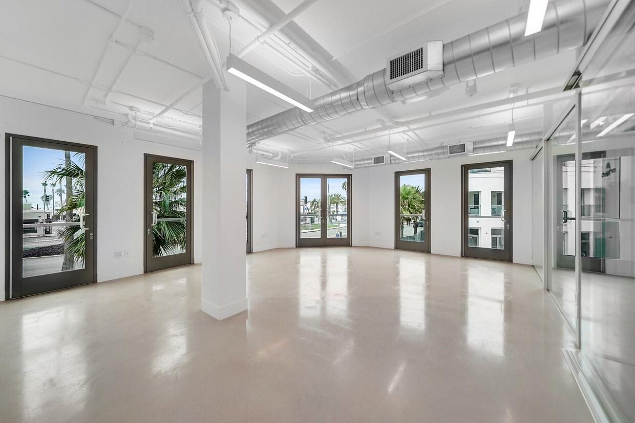 2210-2280 Newport Blvd, Newport Beach, CA for lease Interior Photo- Image 1 of 8