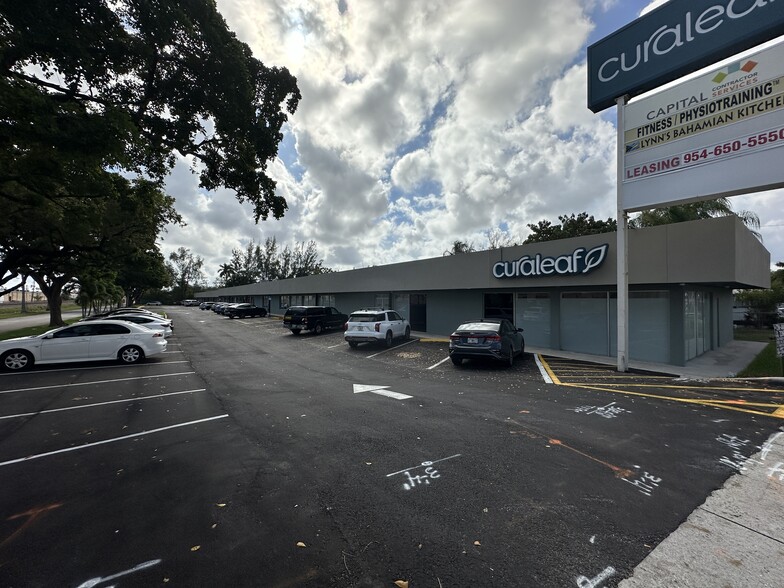 2900 W Hallandale Beach Blvd, Hallandale, FL for lease - Building Photo - Image 2 of 12