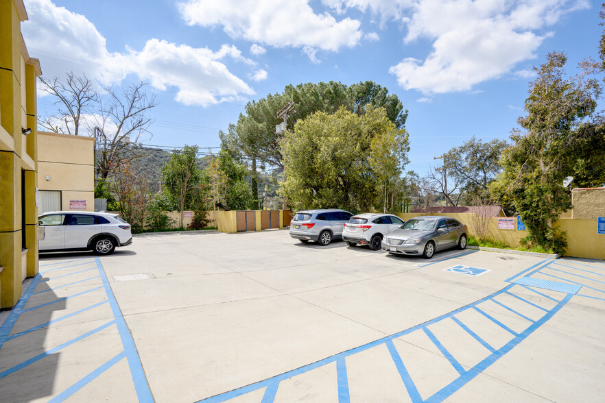 6914 Foothill Blvd, Tujunga, CA for sale - Building Photo - Image 3 of 18