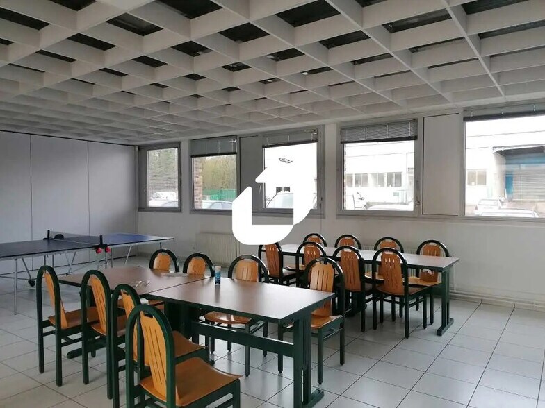 Flex in Villebon-sur-Yvette for lease - Interior Photo - Image 2 of 15