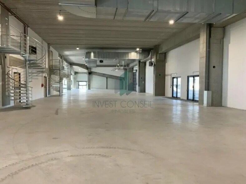 Flex in Colombes for lease - Building Photo - Image 1 of 8