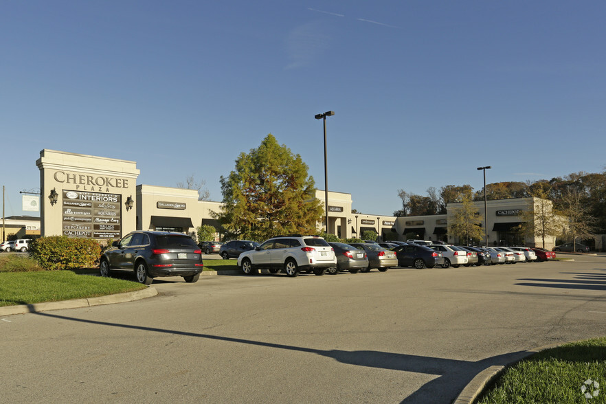 5508 Kingston Pike, Knoxville, TN for lease - Primary Photo - Image 1 of 6