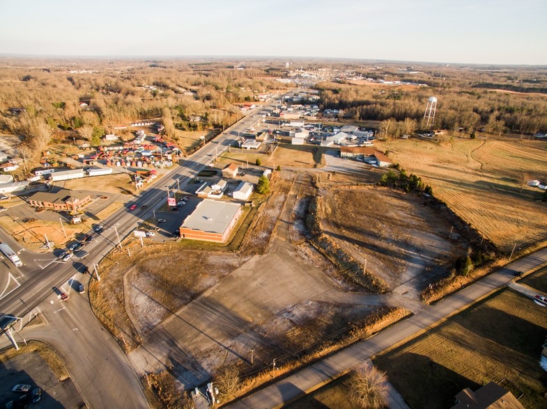 1900 Highway 46 S, Dickson, TN for lease - Building Photo - Image 3 of 8