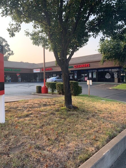7246-7250 Fair Oaks Blvd, Carmichael, CA for lease - Primary Photo - Image 1 of 3