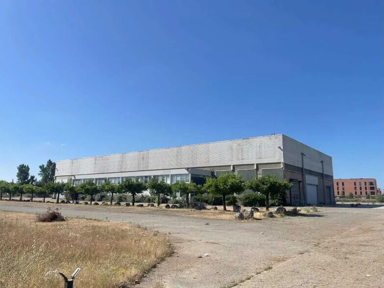 Office in Toulouse for lease - Building Photo - Image 1 of 7