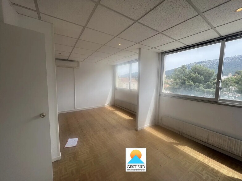 Office in La Penne-sur-Huveaune for lease - Interior Photo - Image 1 of 5
