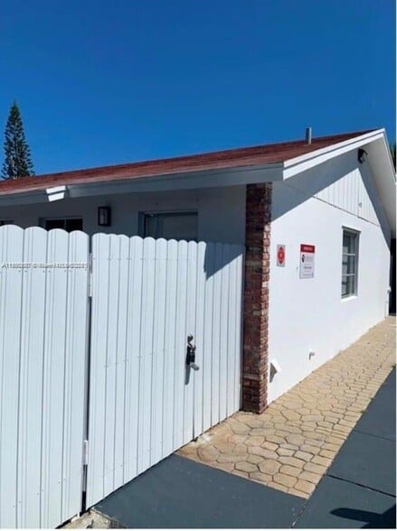 401 SE 23rd Ave, Boynton Beach, FL for sale - Building Photo - Image 2 of 15