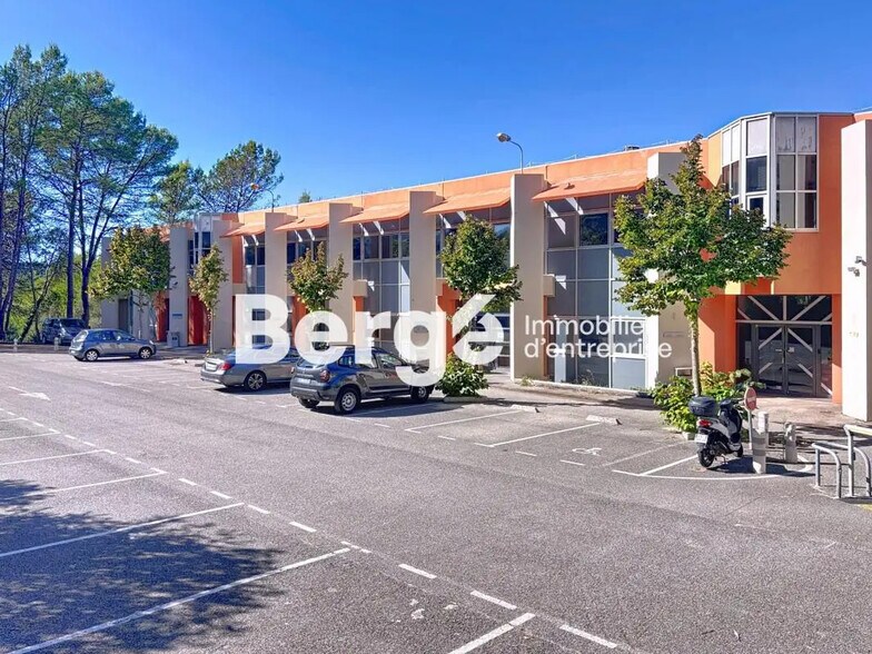 Office in Valbonne for lease - Building Photo - Image 1 of 5