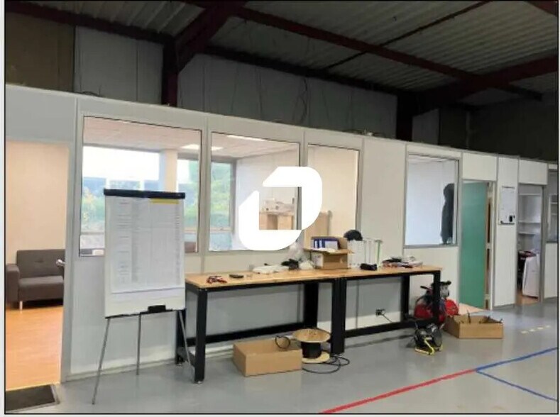 Office in Villebon-sur-Yvette for lease - Interior Photo - Image 3 of 4