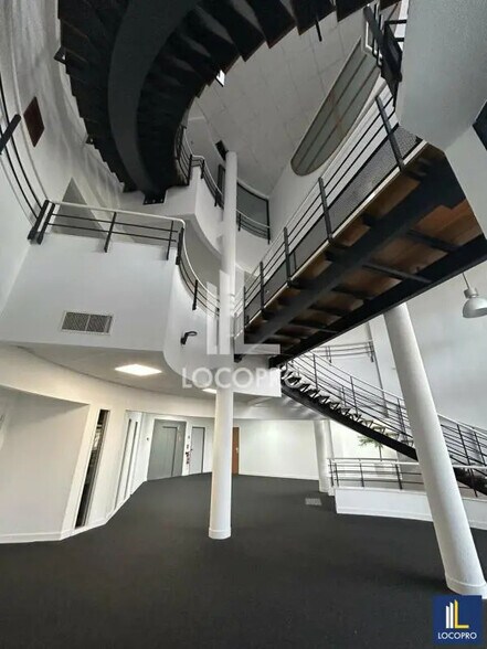 Office in SOPHIA ANTIPOLIS for lease - Interior Photo - Image 3 of 49