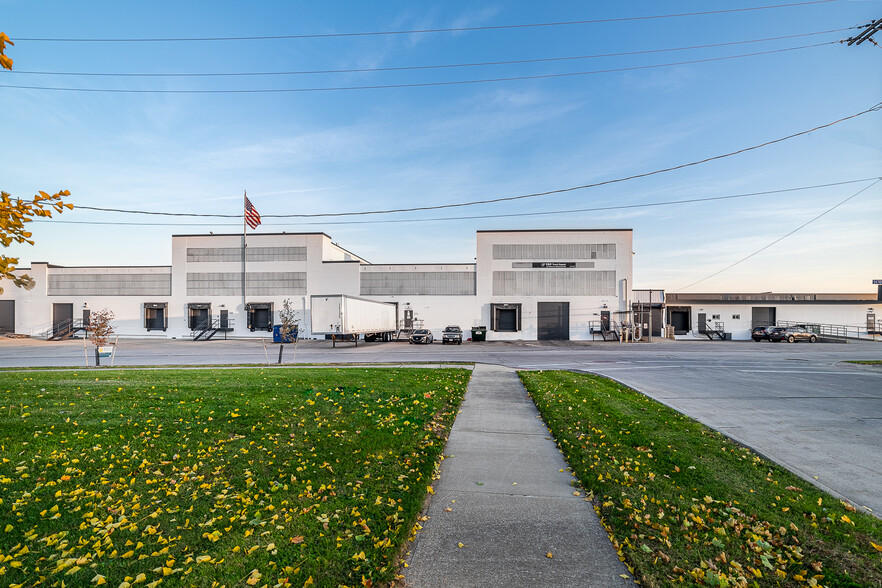 799 E 73rd St, Cleveland, OH for lease - Building Photo - Image 1 of 41